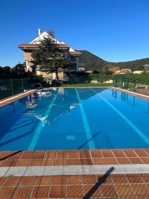 Playa De Berria -Apartamento Con Piscina Y Vistas Al Mar Santoña エクステリア 写真