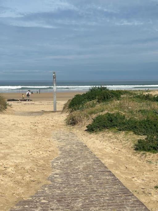 Playa De Berria -Apartamento Con Piscina Y Vistas Al Mar Santoña エクステリア 写真