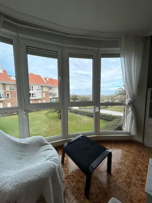 Playa De Berria -Apartamento Con Piscina Y Vistas Al Mar Santoña エクステリア 写真