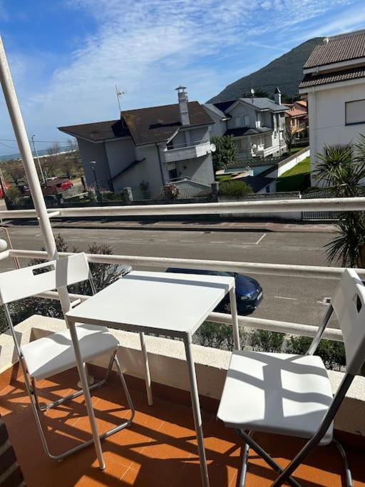 Playa De Berria -Apartamento Con Piscina Y Vistas Al Mar Santoña エクステリア 写真
