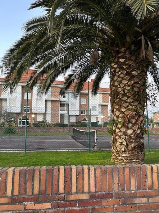 Playa De Berria -Apartamento Con Piscina Y Vistas Al Mar Santoña エクステリア 写真